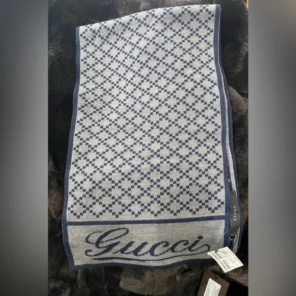 NEW! Gucci Navy and Gray Diamond Script Logo Wool Scarf - Picture 2 of 6